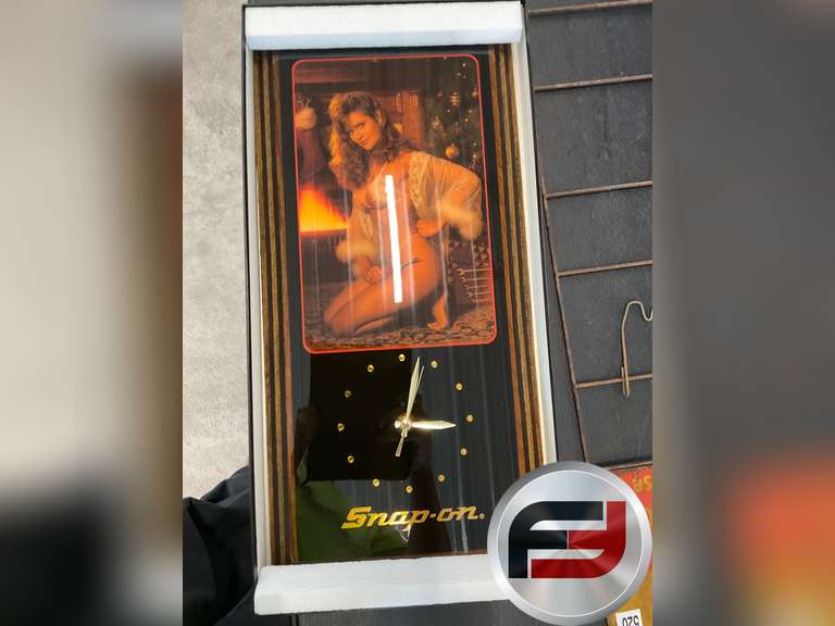 SNAPON CLOCK NEW WITH BOX Freije & Freije Auctioneers