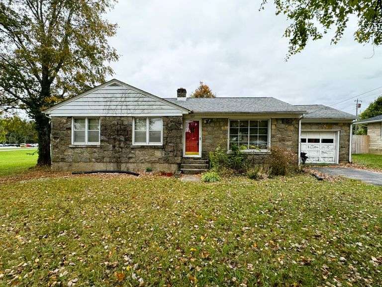 House & Lot Auction 802 West Main Street Campbellsville, KY Kessler