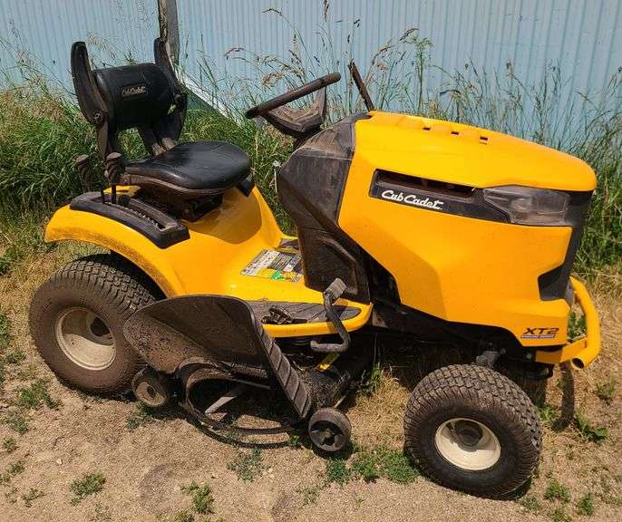 Cub Cadet XT2 Lawn Tractor - Kramer Auction LLC