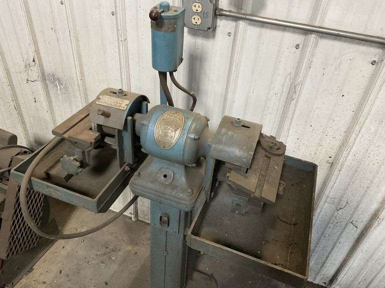 Delta triple duty Grinder. 229 volt, 3 phase. Legacy Auction Company