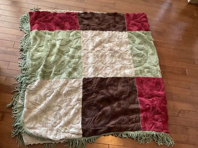 Chenillelike bedspread approx. 100 x 102 Legacy Auction Company