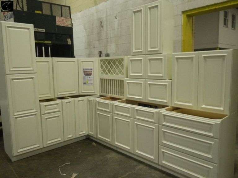 Nantucket Linen Kitchen Set 12' x 12' Lambrecht Auction, Inc.