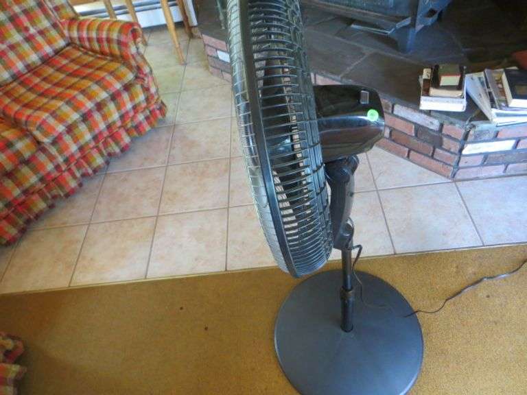 Lasko Floor Fan With Remote Lambrecht Auction, Inc.