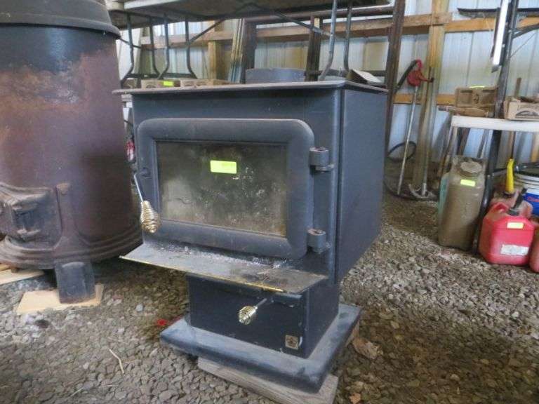Small Warnock Hersey Wood Stove - Lambrecht Auction, Inc.