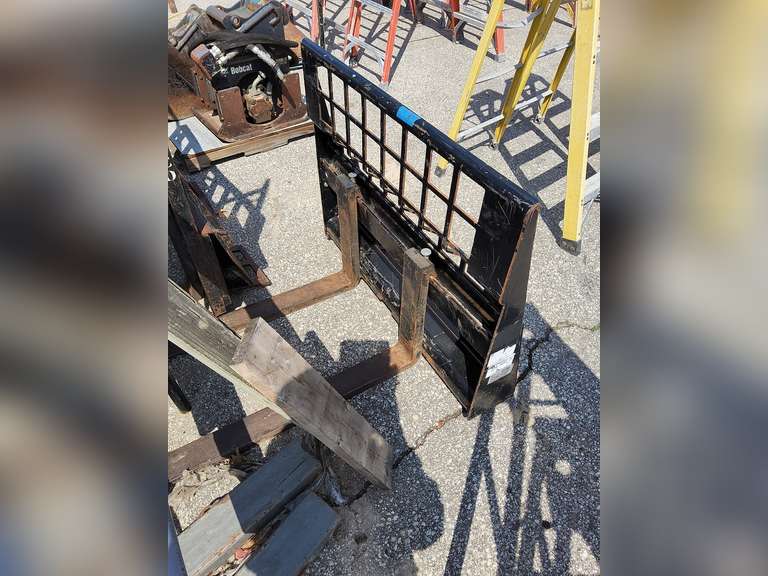 Cat skid steer forks Lindsay Auctions & Realty LLC