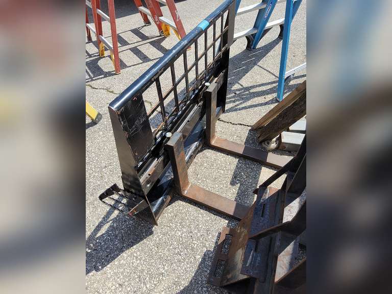 Cat skid steer forks Lindsay Auctions & Realty LLC