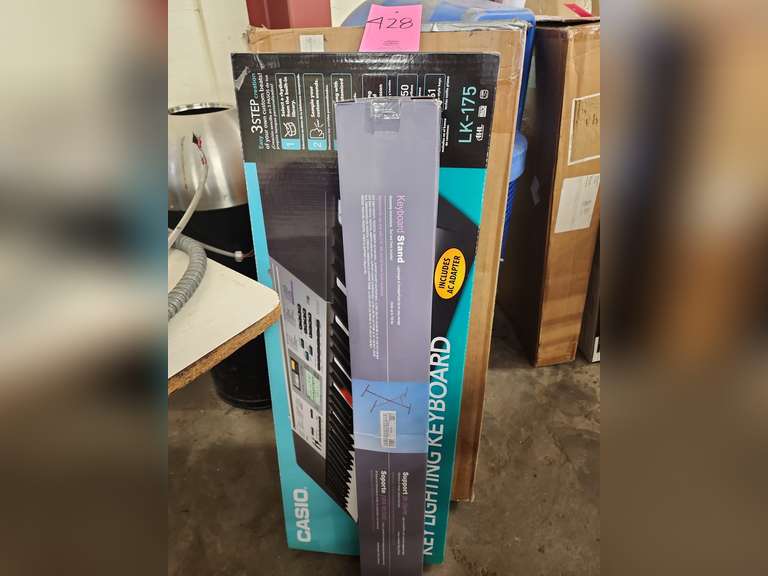 Casio LK-175 key lighted keyboard with stand - Lindsay Auctions