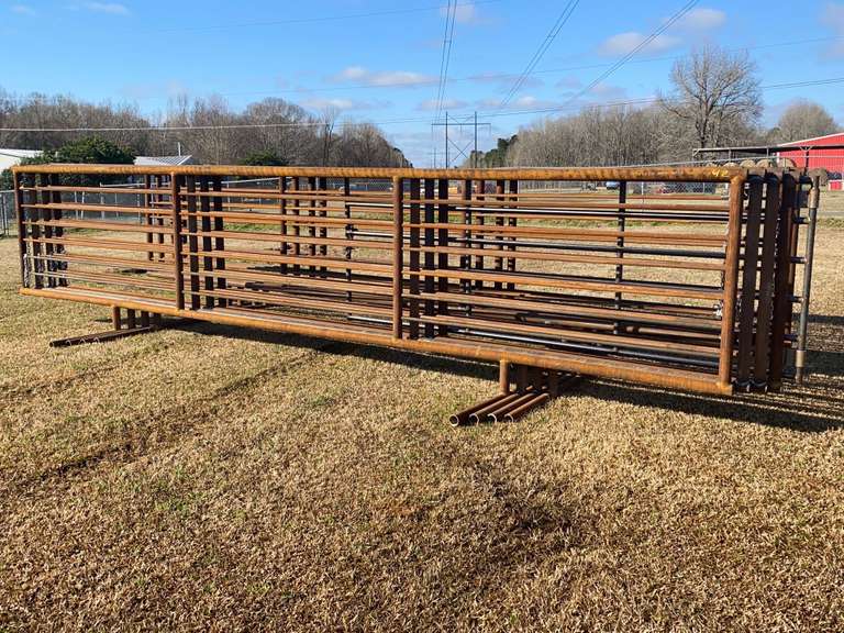 Heavy Duty 24FT Free Standing Cattle Panels, New Lawler Auction Company