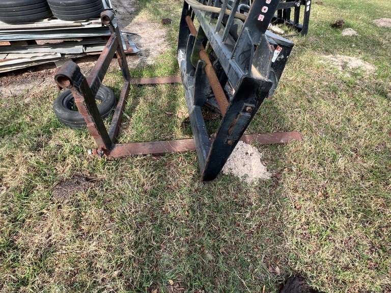 Quick Attach Hydraulic forks for telehandler Leap Auctions, LLC