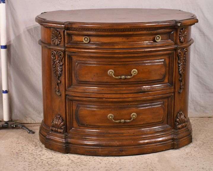 Hickory White carved oval 3 drawer bachelor's chest; 8280020 R.H. Lee & Co. Auctioneers