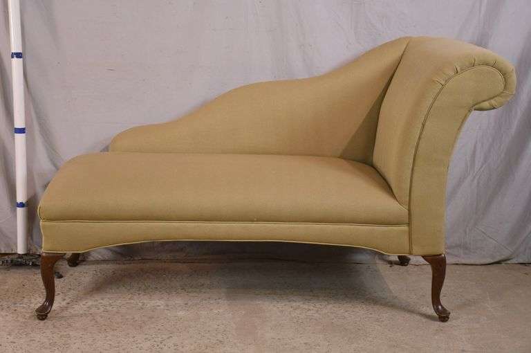 Queen Anne style chaise lounge; 1117015 R.H. Lee & Co. Auctioneers