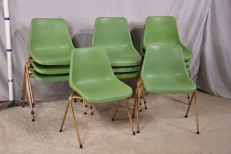 Set of 11 vintage Shamrock Neatway green plastic tub chairs; 558204