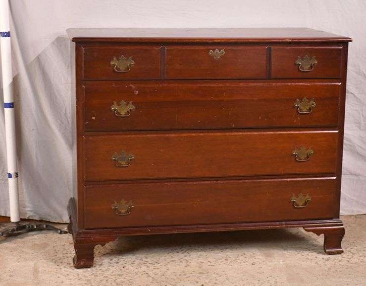 Hungerford mahogany 4 drawer dresser; 13395013A R.H. Lee & Co. Auctioneers
