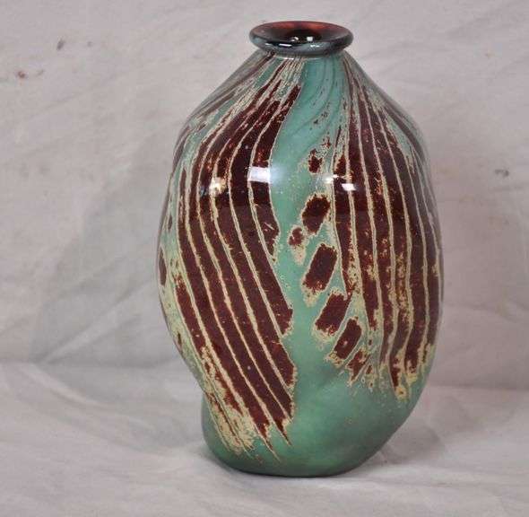 One Eared Cow small art glass vase; 13881G075 R.H. Lee & Co. Auctioneers