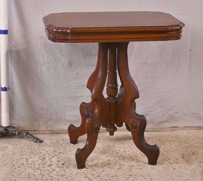 Walnut Victorian style side table; 14845004 R.H. Lee & Co. Auctioneers