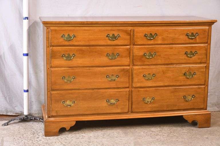 Ethan Allen maple 8 drawer double dresser; 683252B R.H. Lee & Co
