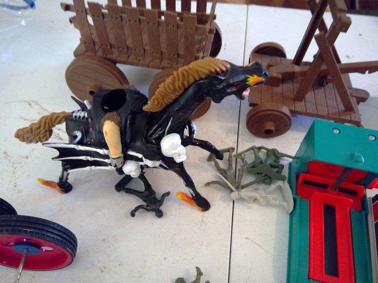 Lot of Vintage Children's Toys, Army men Land of Goshen Auction House