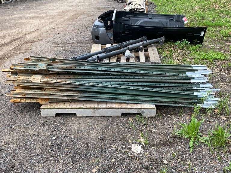 (100) Steel Fence Posts Lee Real Estate & Auction Service