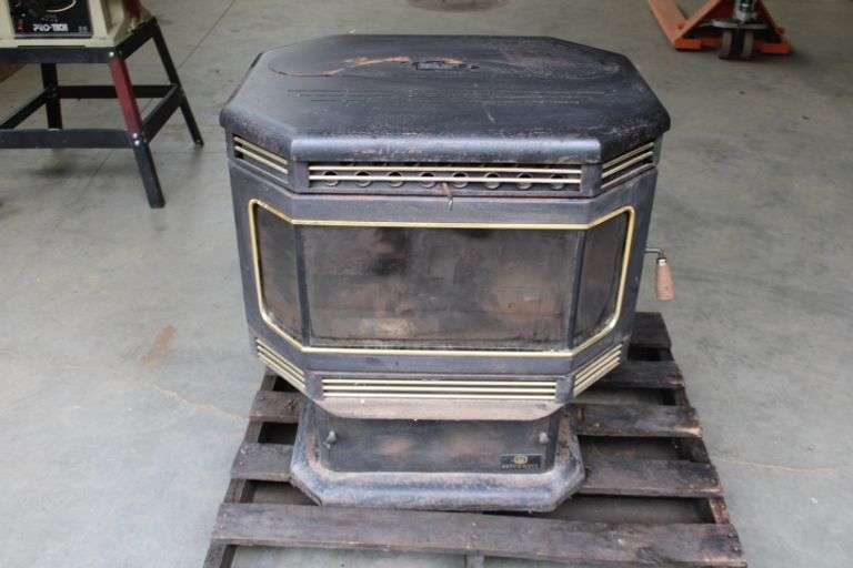 BreckWell Pellet Stove Lee Real Estate & Auction Service