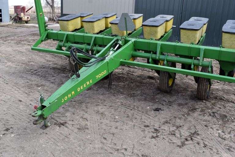 John Deere 7000 Planter, 6 Row 30”, Corn & Insect Box, No Fert., JD