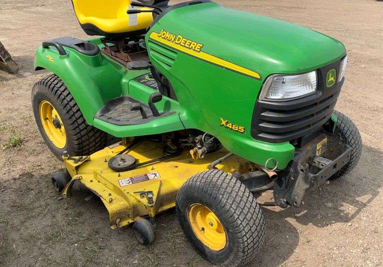 John Deere X485 Lawn Tractor, All Wheel Steer, Power Steering