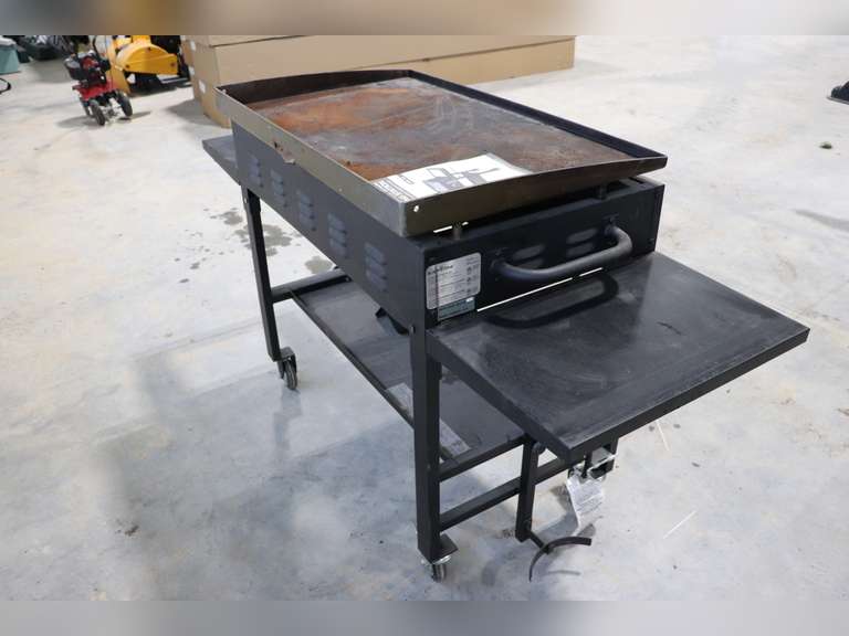 Blackstone Griddle on wheels, Model 1825, Propane Adam Marshall Land
