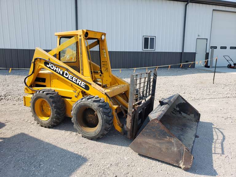 John Deere 675B skid steer Adam Marshall Land & Auction, LLC