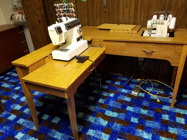Singer 6235 Sewing Machine and Singer HU64A Serger With