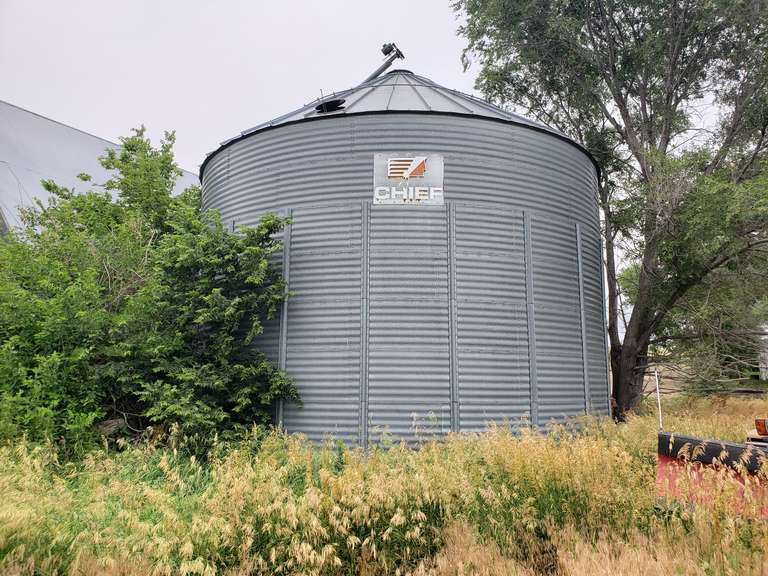 Chief Grain Bin, drying floor, 7 Ring, 11,000 bu. estimated. Adam