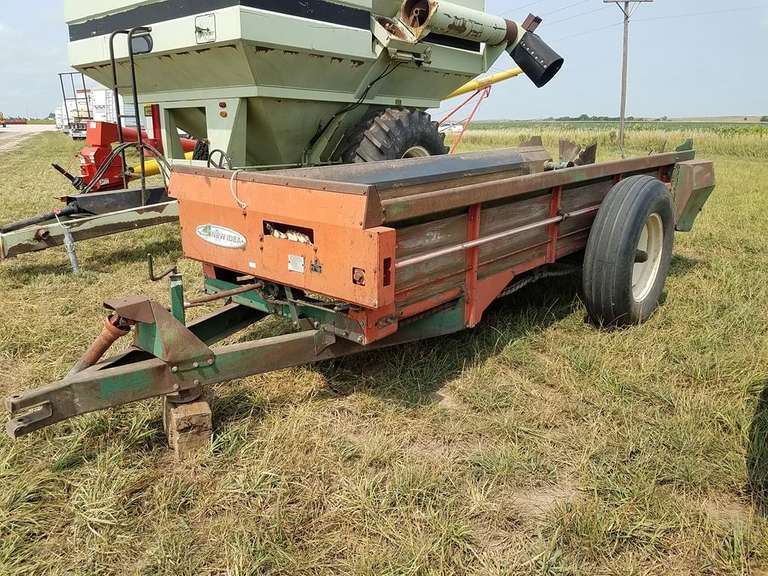 New Idea Manure Spreader 5x14 Adam Marshall Land & Auction, LLC