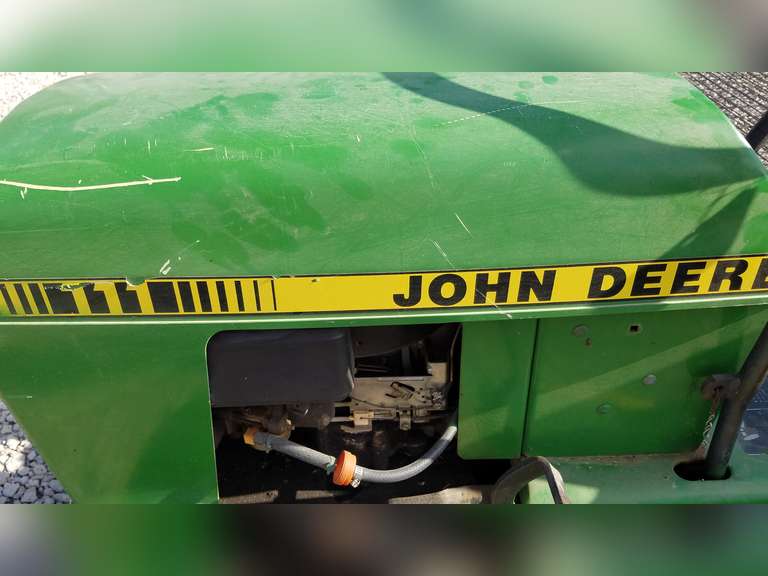 John Deere Model 111 Riding Mower Briggs & Stratton 12 HP, 5 Sp (PTO