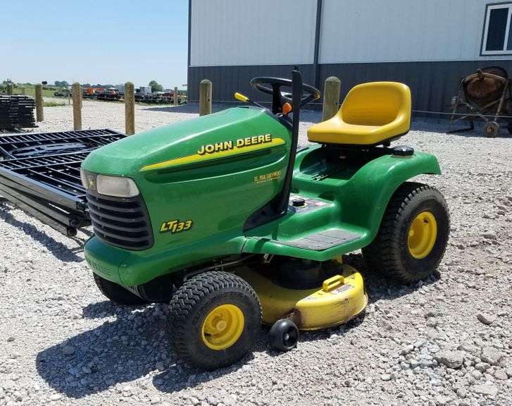 John Deere Model LT133 Lawn Tractor - 38" Deck, 13 HP (video added