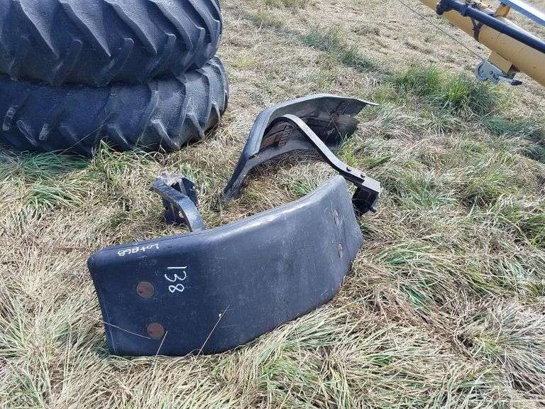 Pair Tractor Fenders for Case Magnum Adam Marshall Land & Auction, LLC