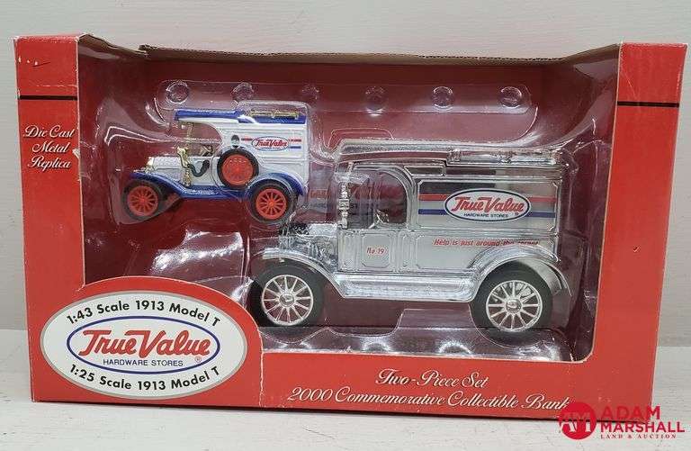 2piece set 2000 Commemorative Collectible Banks1/43 1913 Model T, 1/