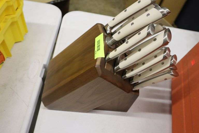 16 pc Cutlery Set Missing scissors Matthews Auctioneers