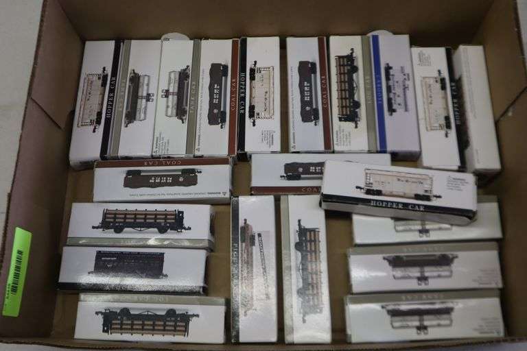 Group lot of Southern Pacific N Scale Model Train Cars Matthews