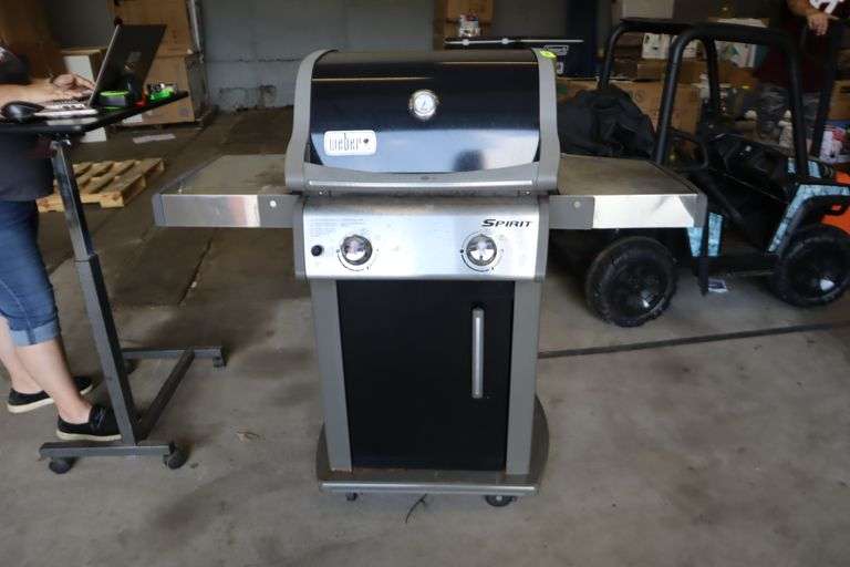 er 2 burner gas grill with cover Matthews Auctioneers