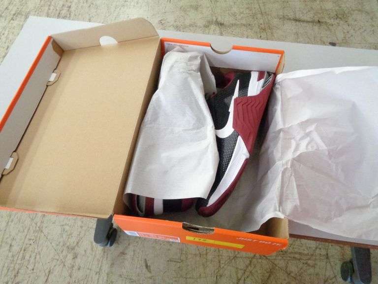 1 EACHTRAINING SHOES SIZE 11 Matthews Auctioneers