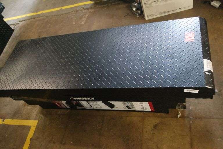 HUSKY 61.86 in. Matte Black Aluminum Low Profile MidSize Crossbed