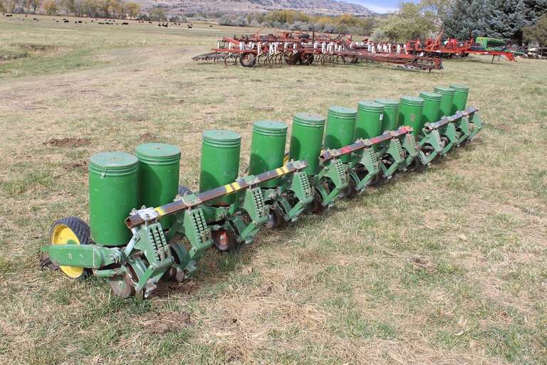 12John Deere 71 Planters; bean plates Musser Bros. Inc.