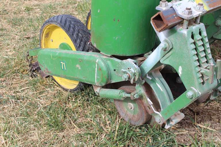 12John Deere 71 Planters; bean plates Musser Bros. Inc.