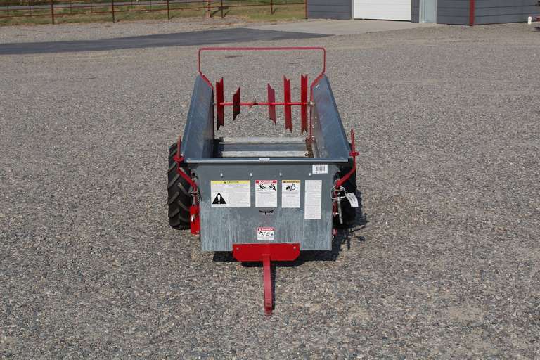 Loyal Manure Spreader MS23B; 6'X3' box, ground driven Musser Bros. Inc.