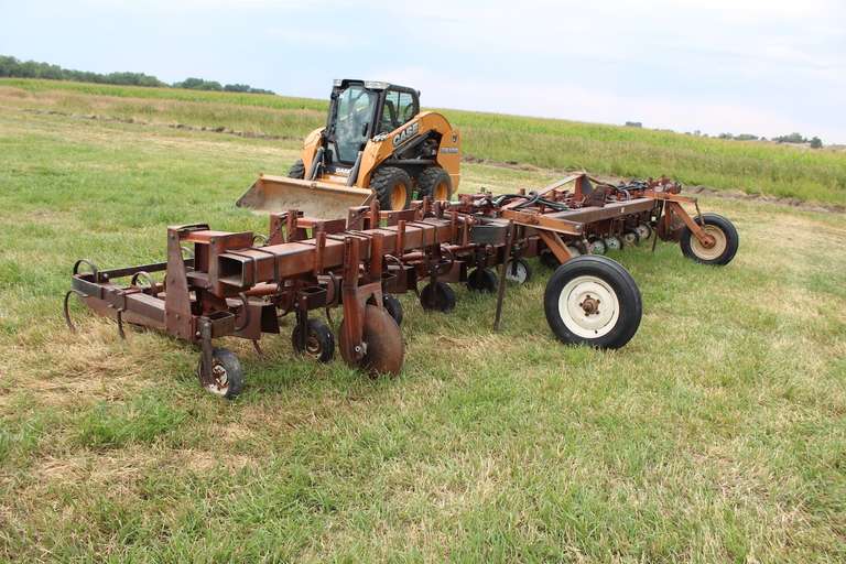 Corn Cultivator 12R30, Musser Bros. Inc.