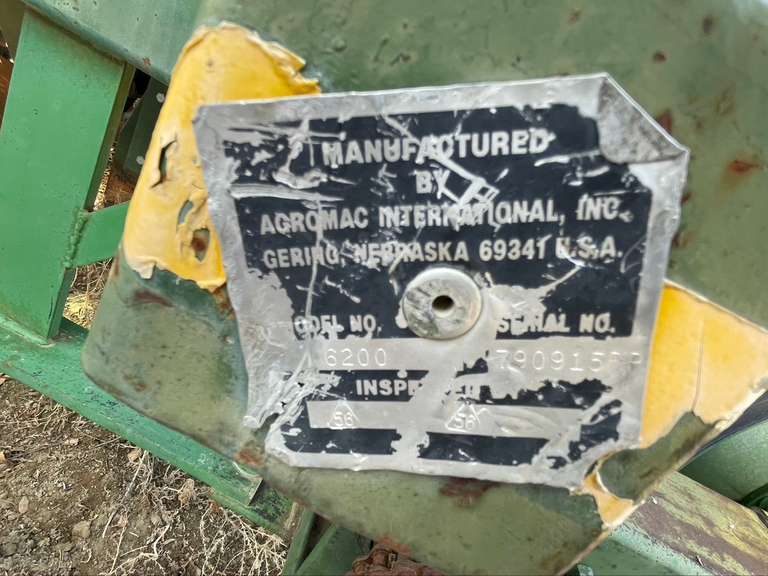 Lockwood 6200 6Row Pick Planter, 36" Rows Musser Bros Inc