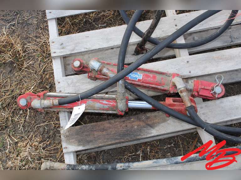 2 Hydraulic cylinders w/hose Musser Bros Inc