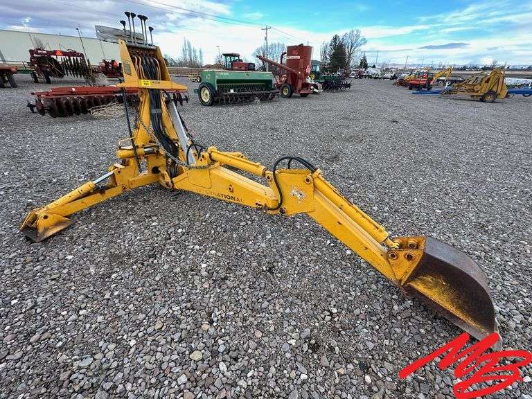 International 3082A Backhoe Attachment, 3pt hitch, 12" & 24" buckets Musser Bros Inc