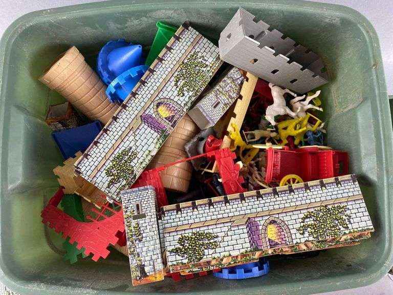 Medieval Castle Playset with assorted figures and accessories Matthew