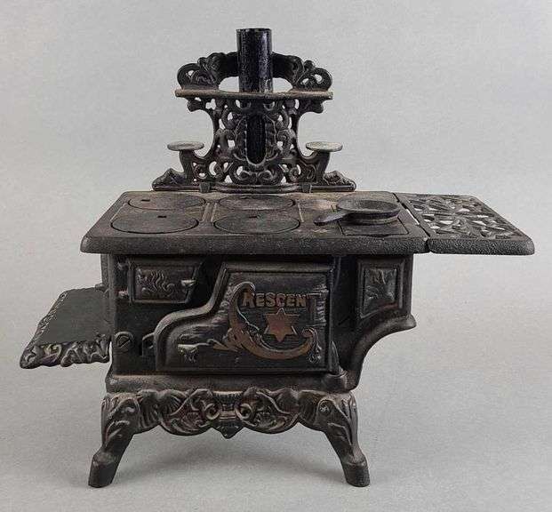 Crescent cast iron toy stove Matthew Bullock Auctioneers
