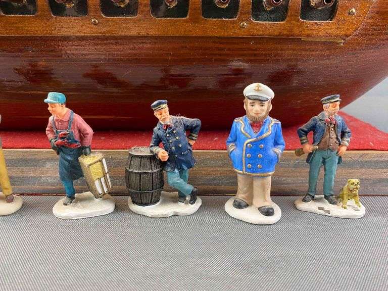 Seneca Shipyards Viking Model Ship with Crewmate Figures Matthew