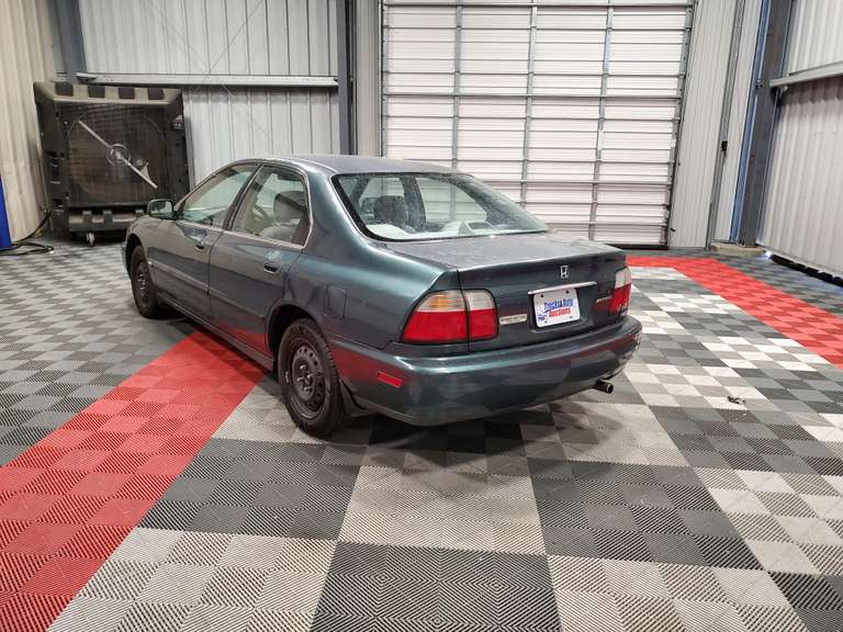 1996 Honda Accord DX - Trucks & Auto Auctions